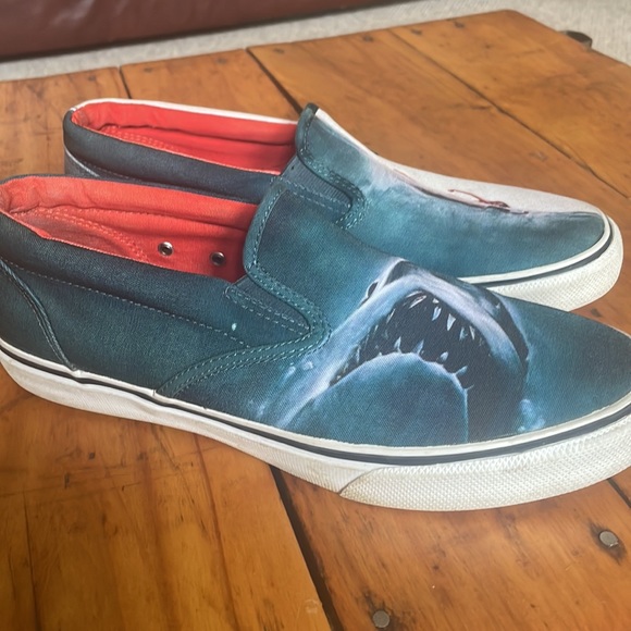 SPERRY, MENS SIZE 9, SLIP ON CANVAS, JAWS THEME SHOE - Picture 7 of 16